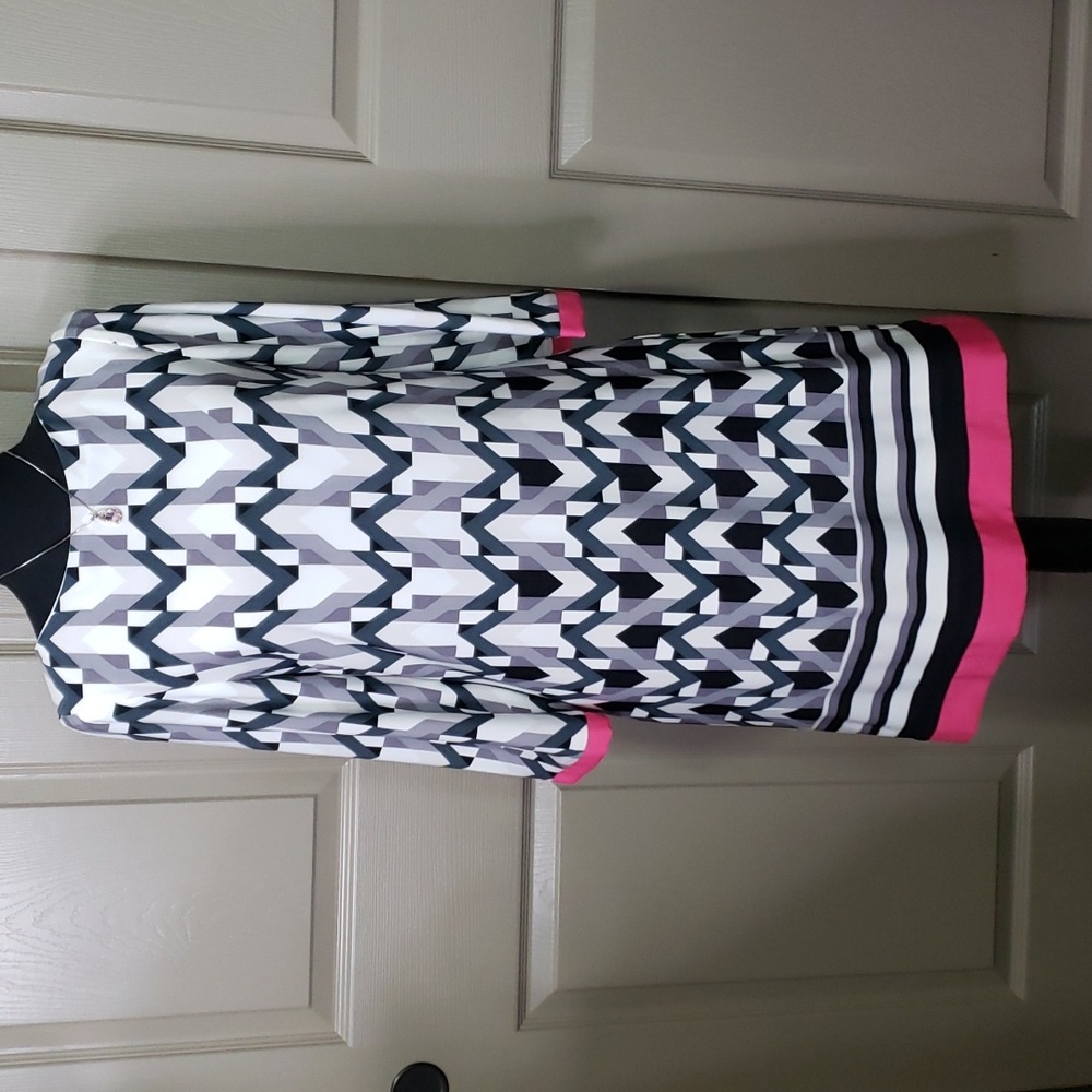 Eliza J geometric print hot pink trim gold back zipper shift dress size 6